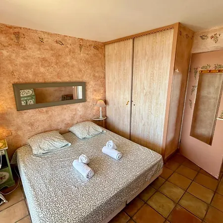 Spacious & Unique Sea View Terrace Pool & Charm Appartamento